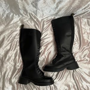 1420/92 vintage rare 20 eye lace up boots